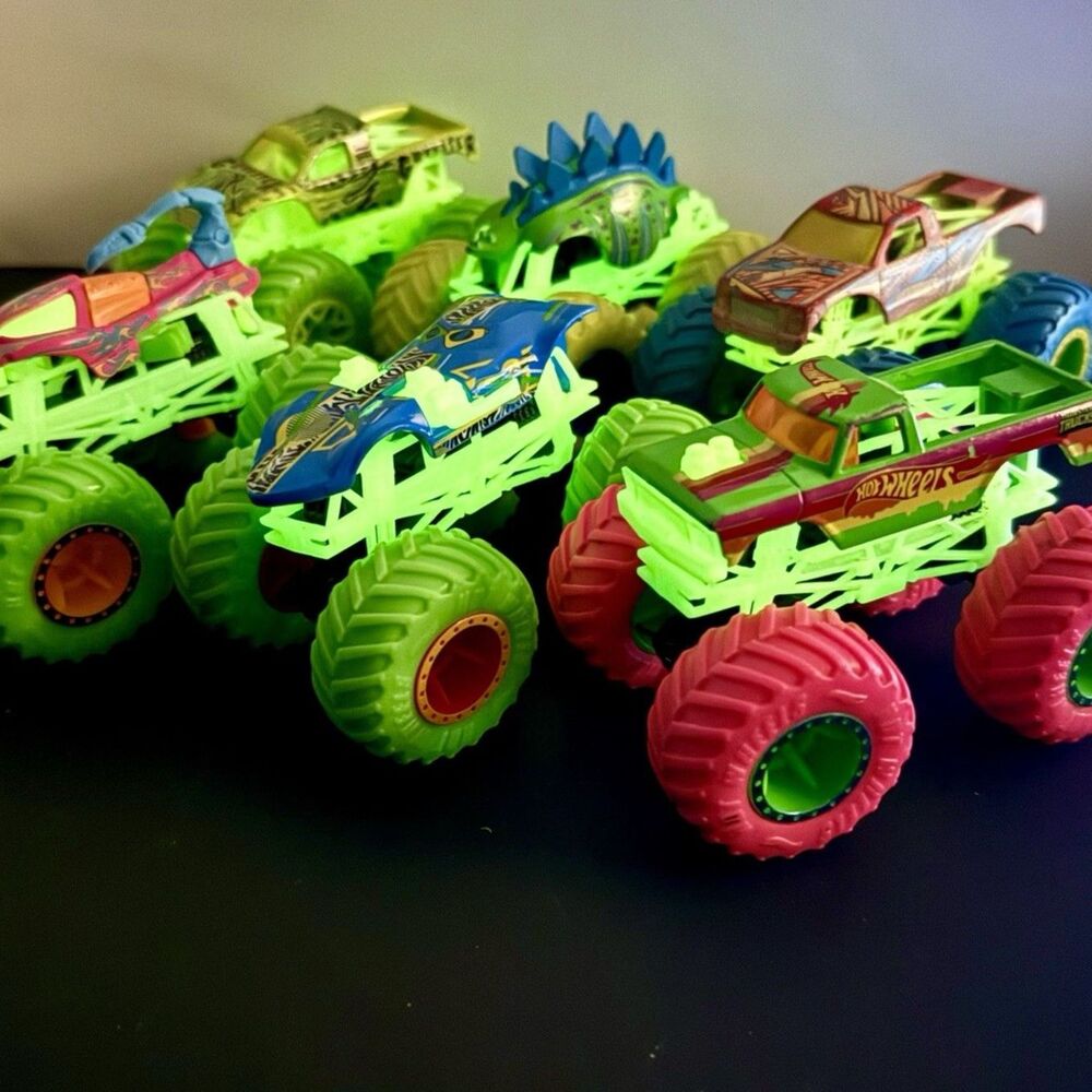 Hot Wheels Monster Trucks Glow in the Dark Lot of 5 Twinmill Gunkster Motosaur